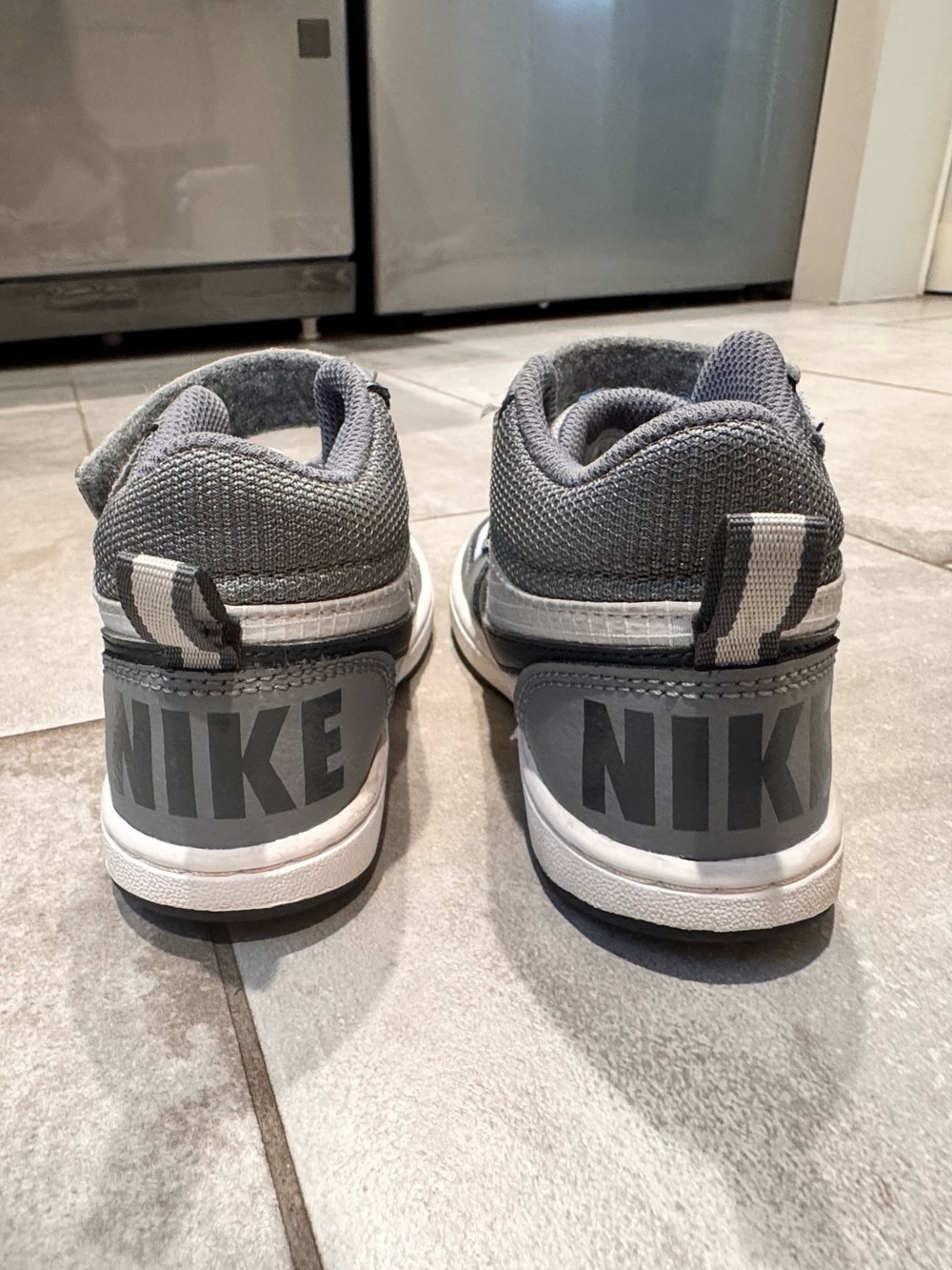 Nike Court Borough Mid 2 design boys sz 11 gray and black - Picture 8 of 9